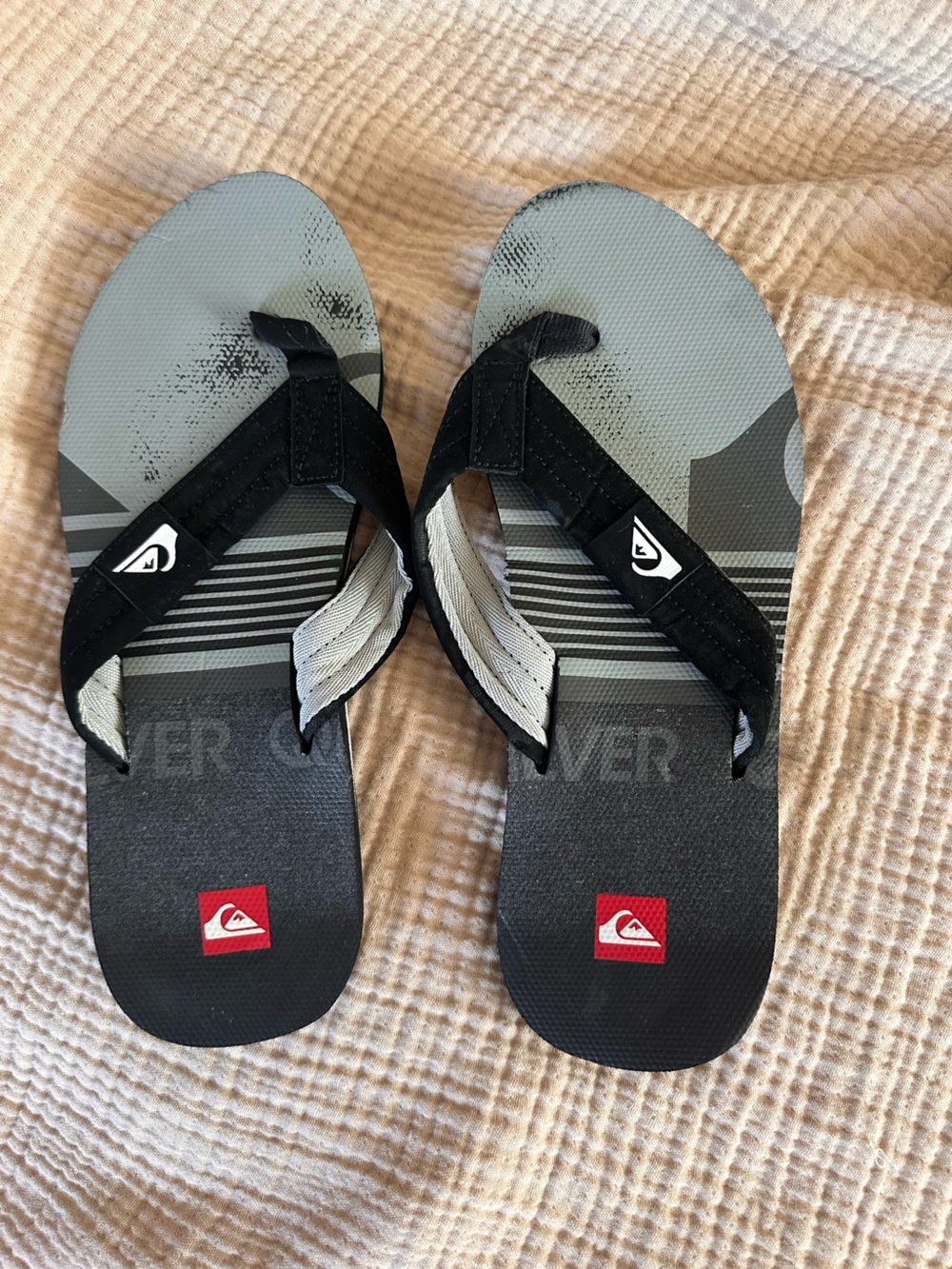 Quiksilver Men's Black and Gray Flip-Flop Sandals